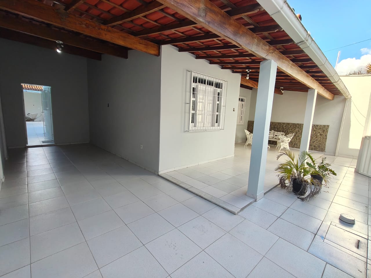 Aluga Casa Semi-Mobiliada no Bairro Centauro