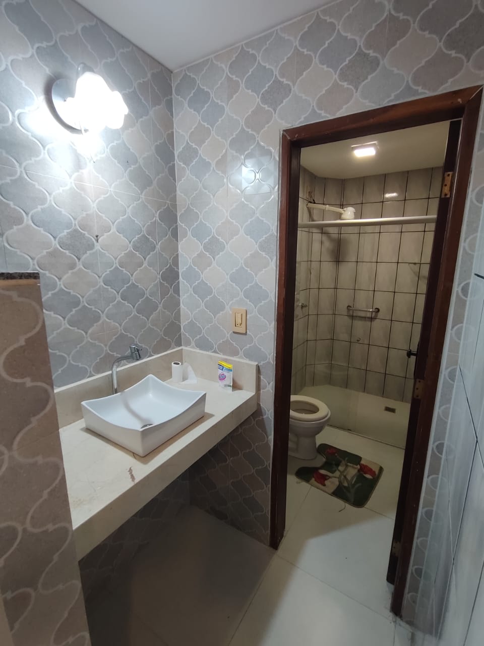 Vende Casa com Quintal Amplo no Bairro Dinah Borges