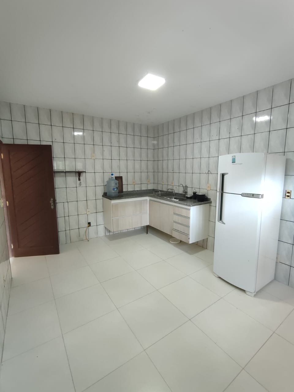 Vende Casa com Quintal Amplo no Bairro Dinah Borges
