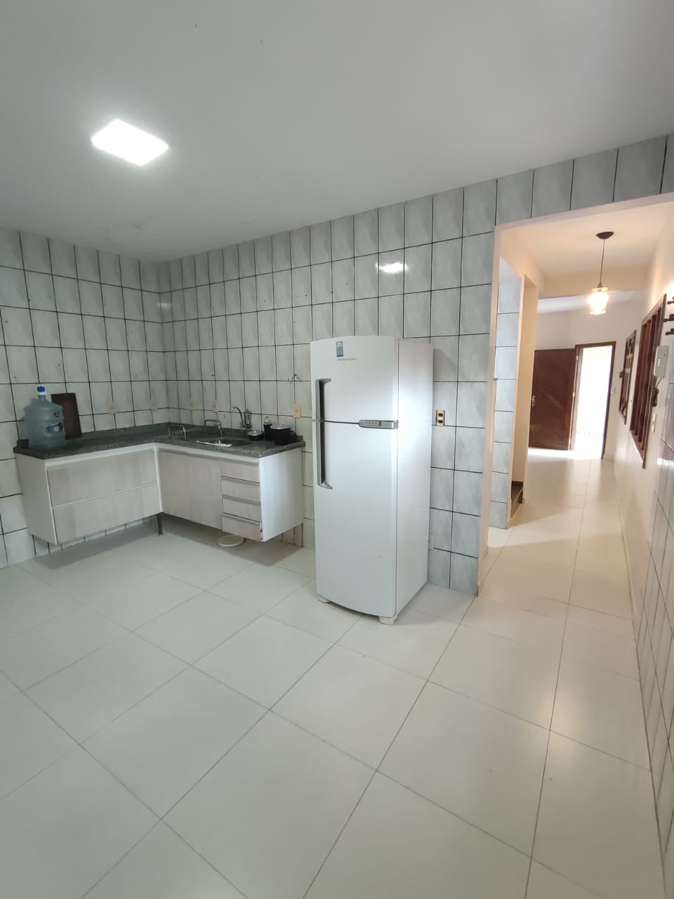 Vende Casa com Quintal Amplo no Bairro Dinah Borges