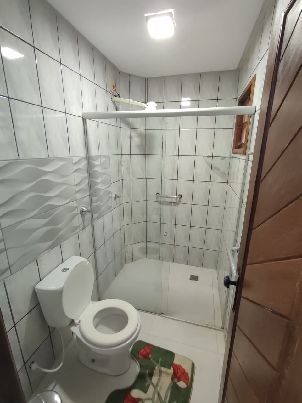 Vende Casa com Quintal Amplo no Bairro Dinah Borges