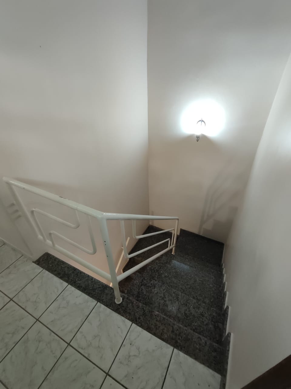 Vende Casa com Quintal Amplo no Bairro Dinah Borges