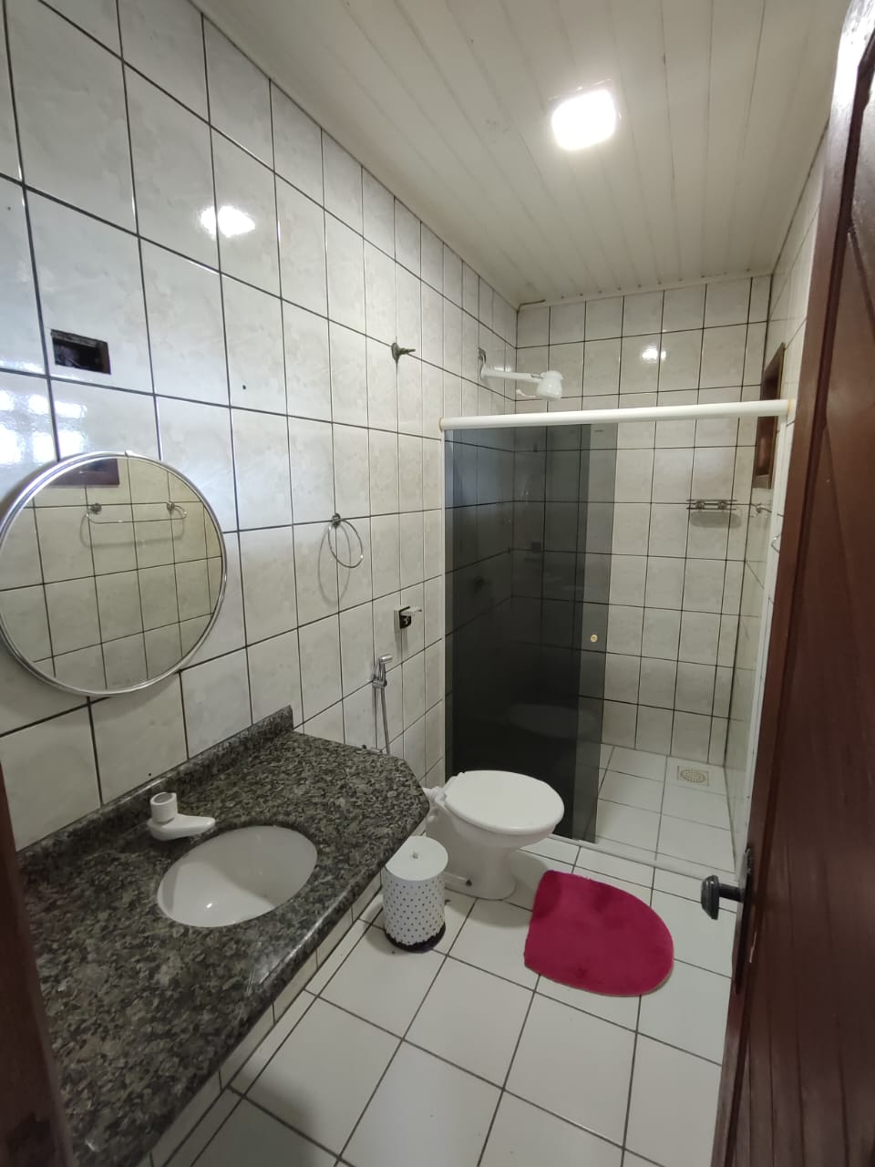 Vende Casa com Quintal Amplo no Bairro Dinah Borges