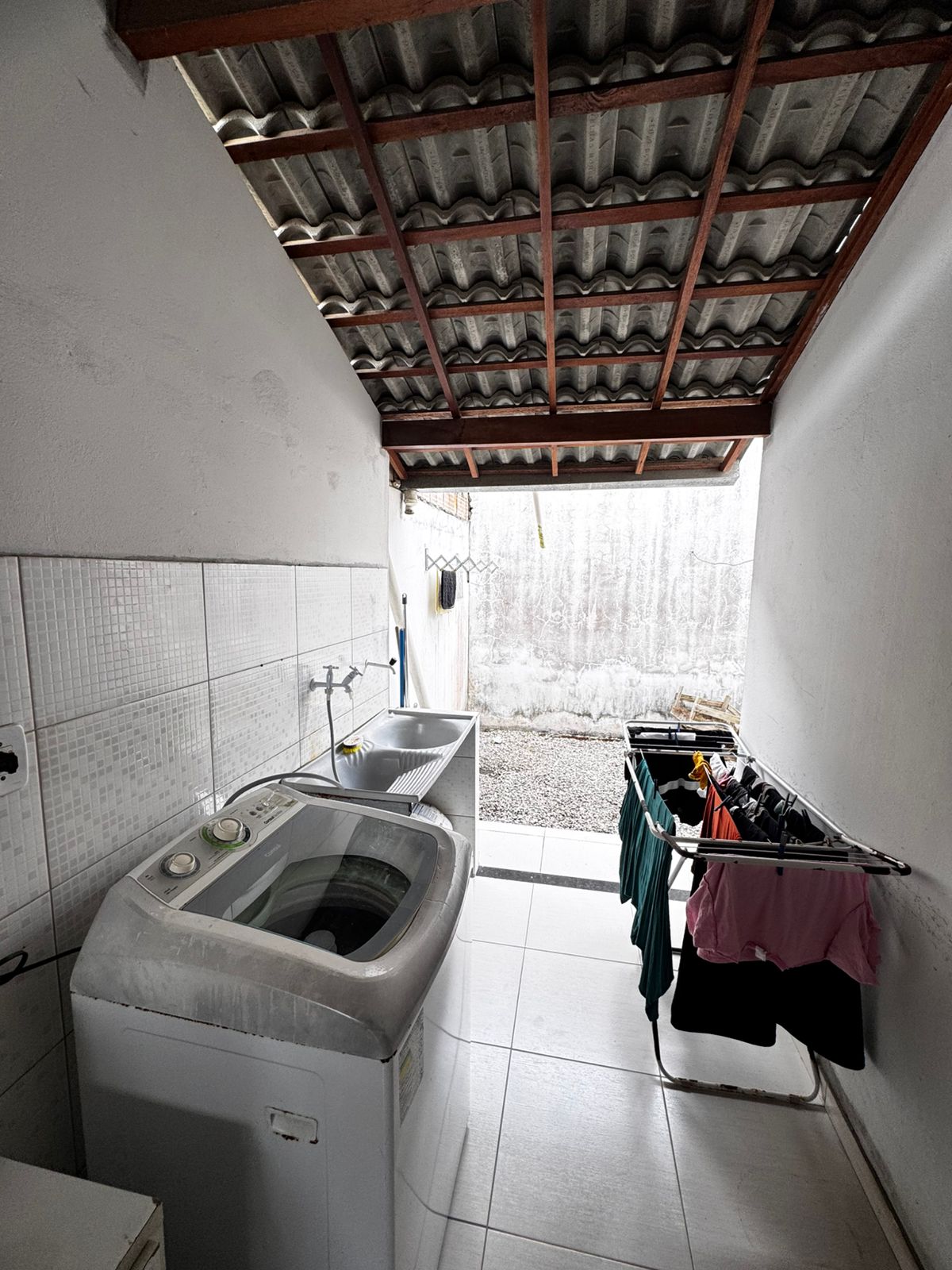 Vende Bela Casa no Antares