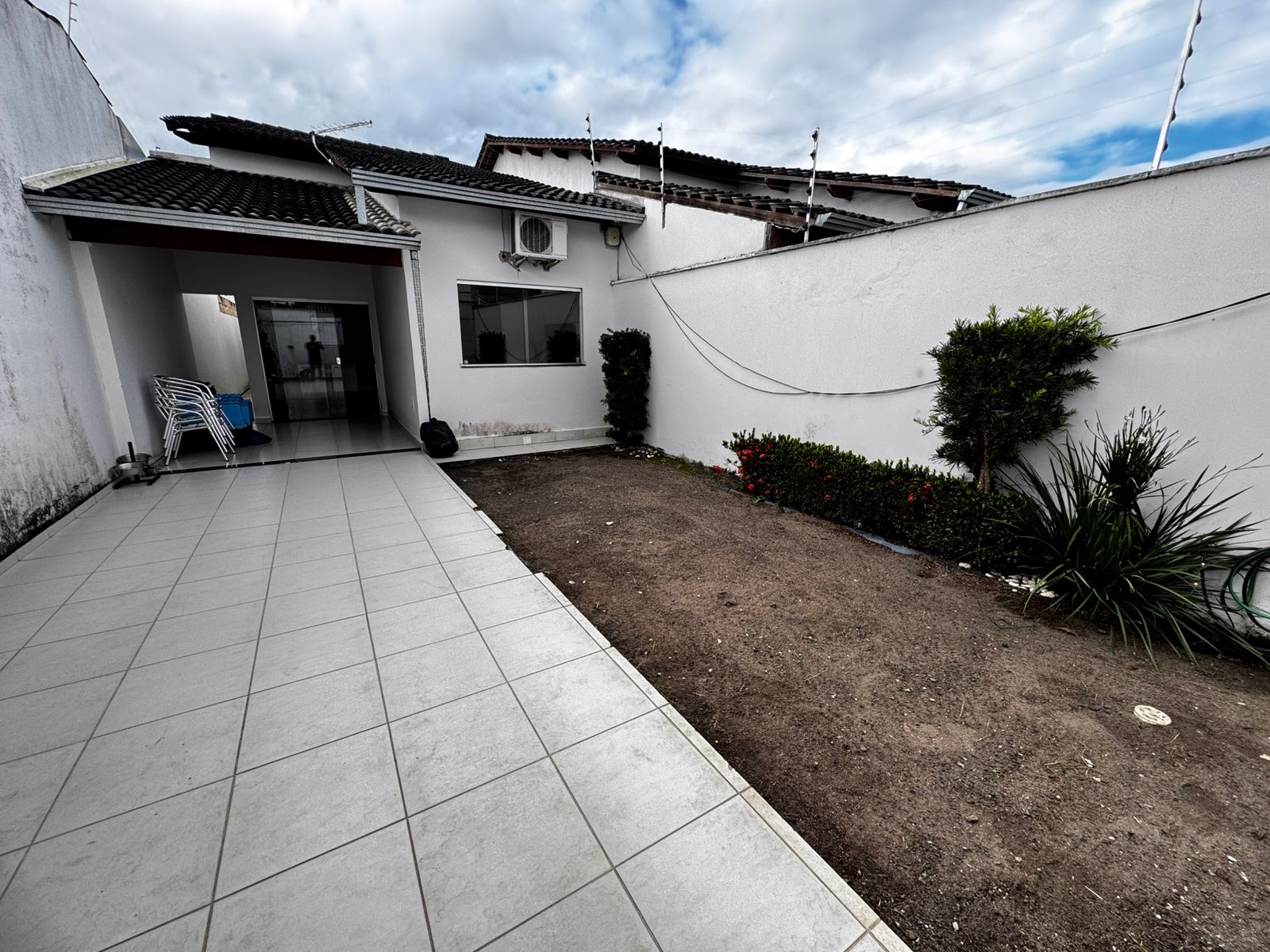 Vende Bela Casa no Antares