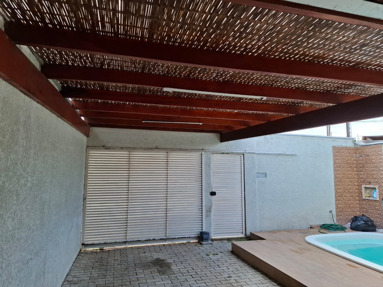 Vende casa no Colonial