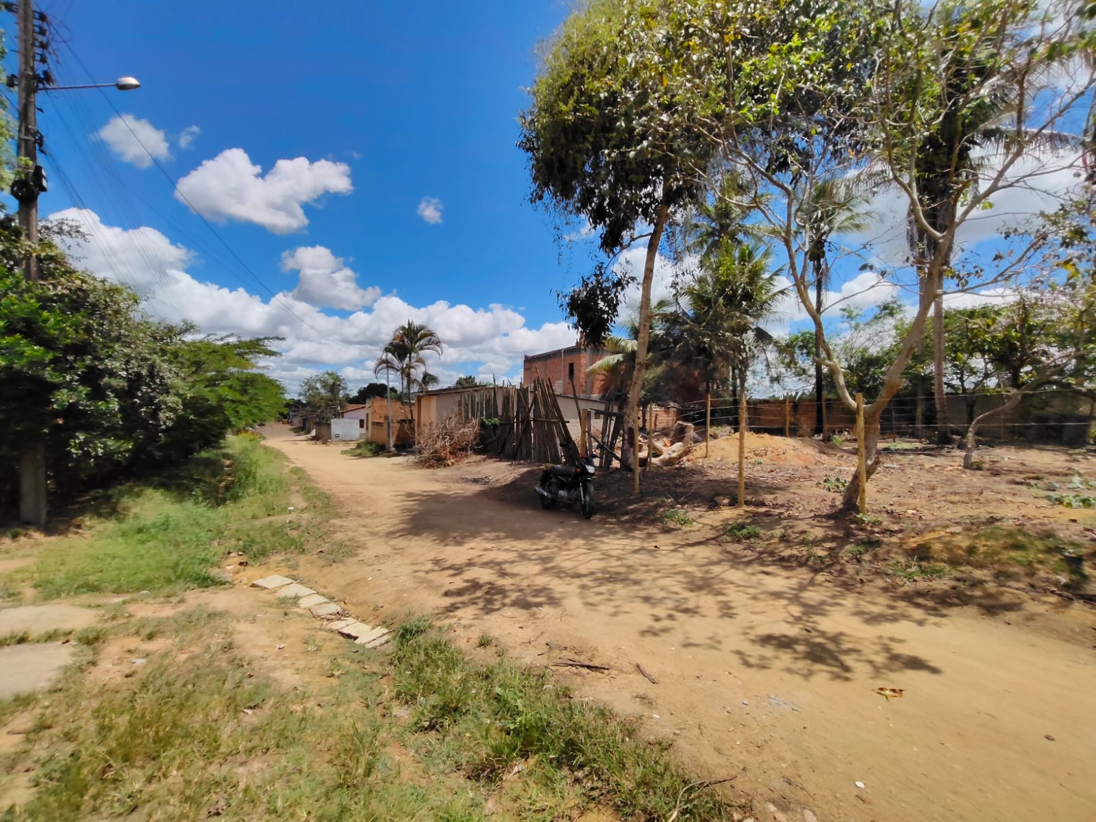 Excelente terreno no Distrito da Colônia 