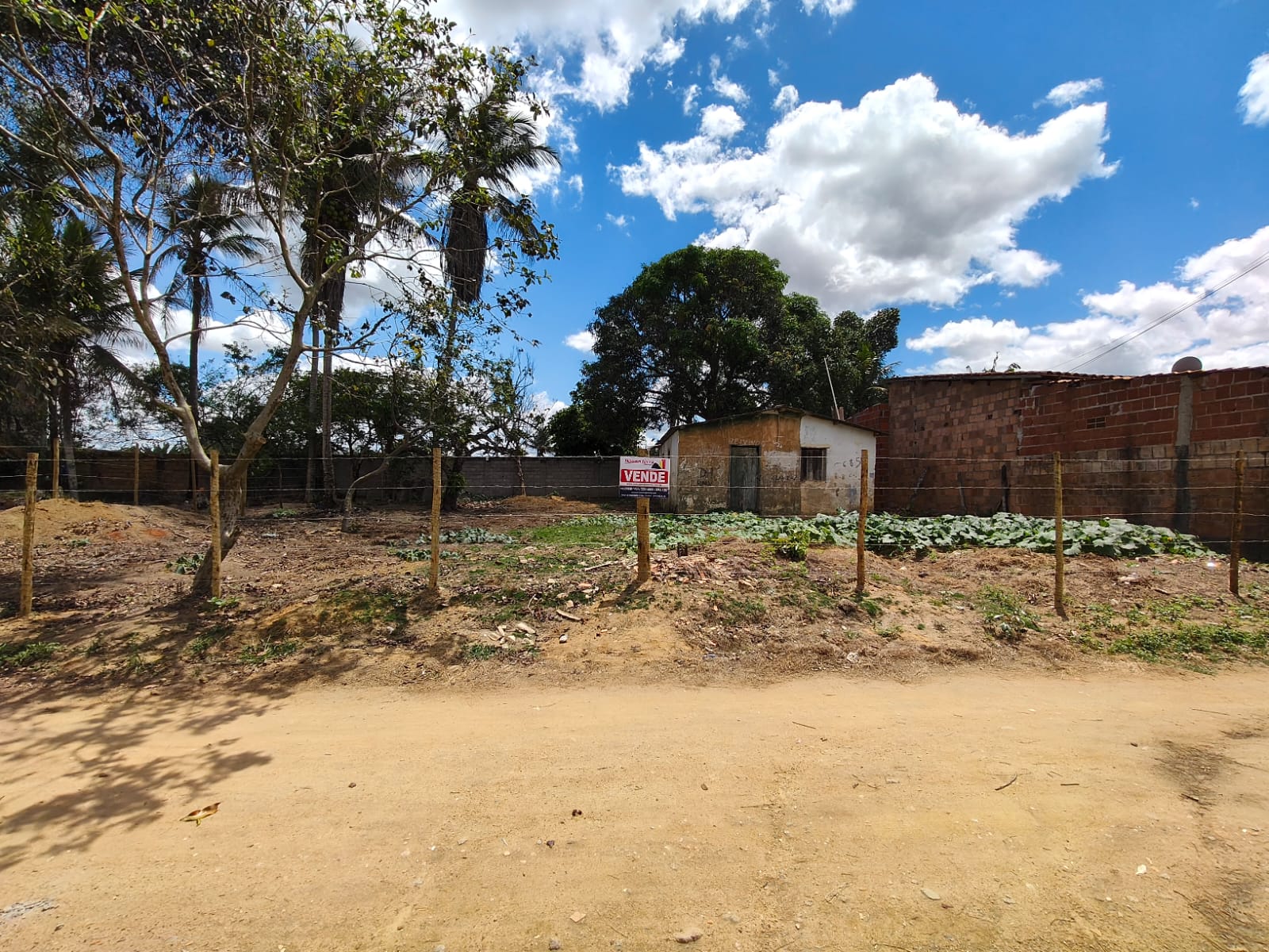 Excelente terreno no Distrito da Colônia 