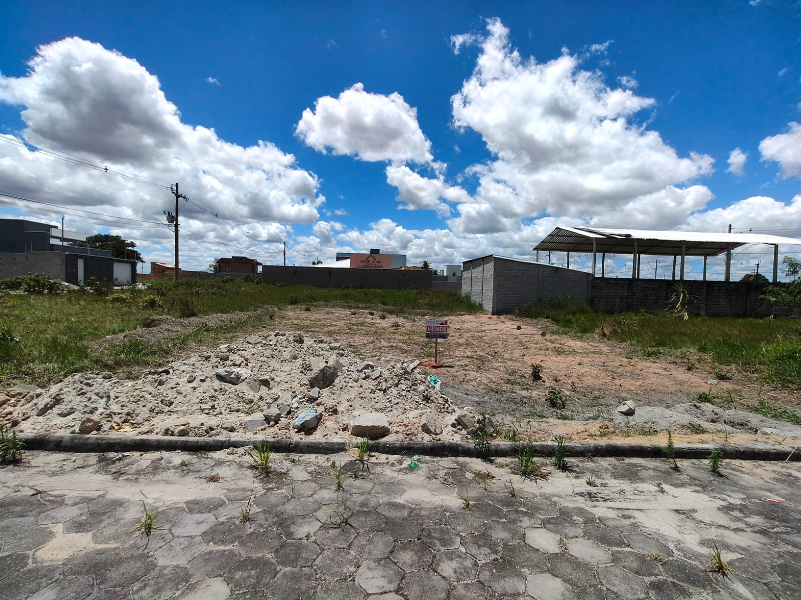 Vende Terreno no Parque das Flores 