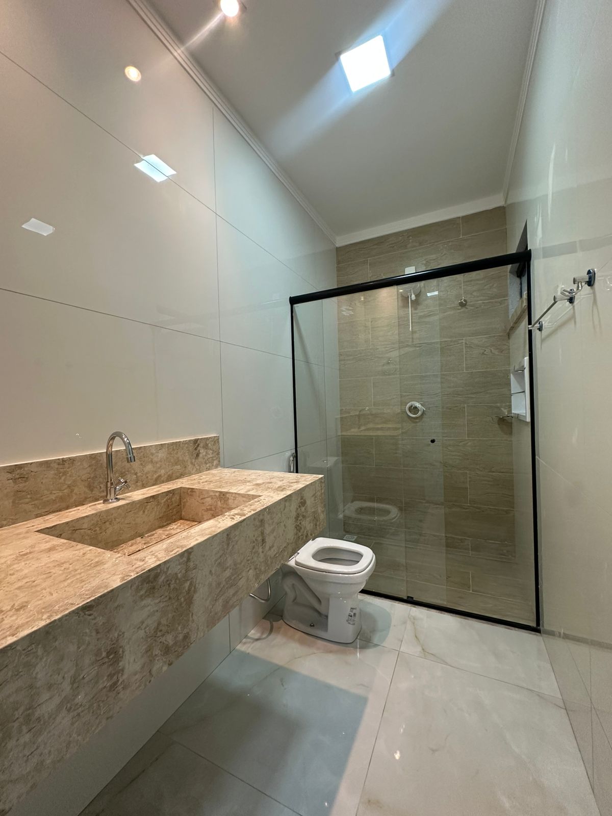 Aluga Casa Totalmente Nova no Bairro Antares