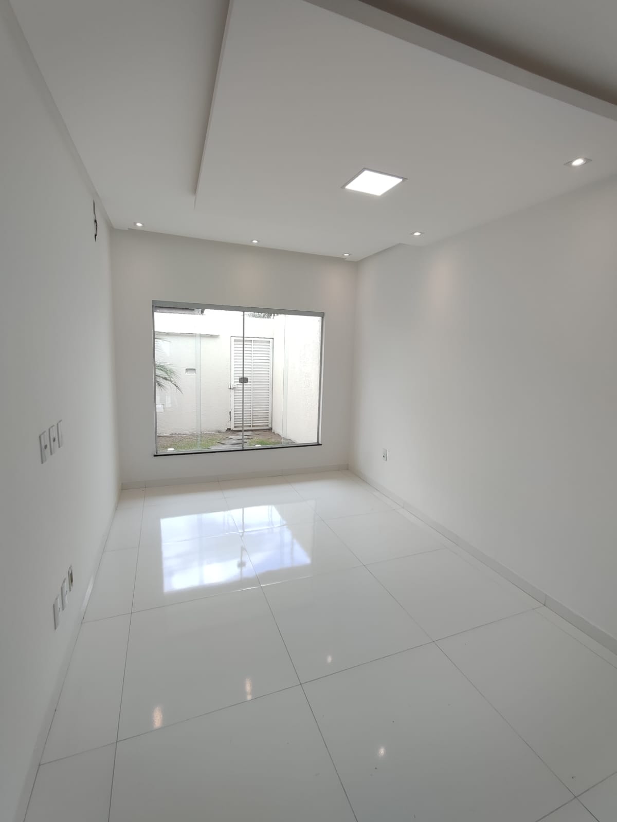 Aluga Casa Moderna com Área gourmet no Bairro Antares