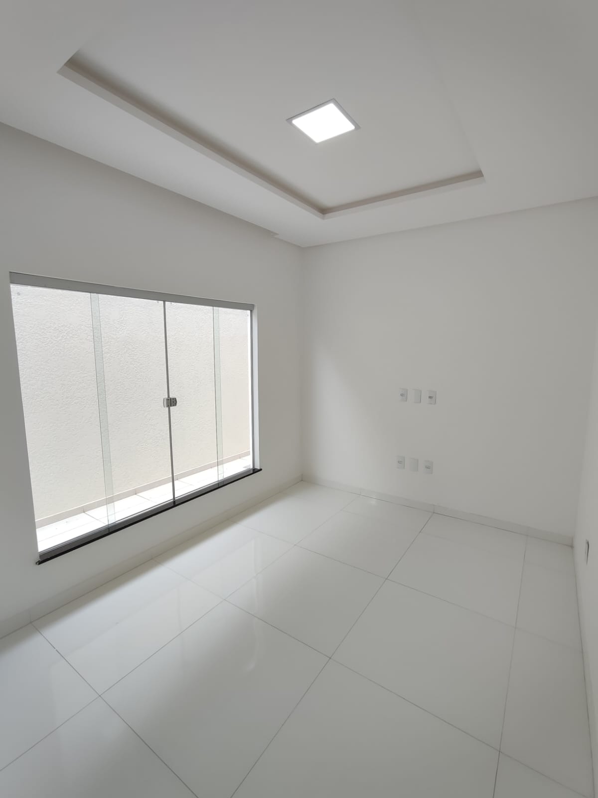 Aluga Casa Moderna com Área gourmet no Bairro Antares