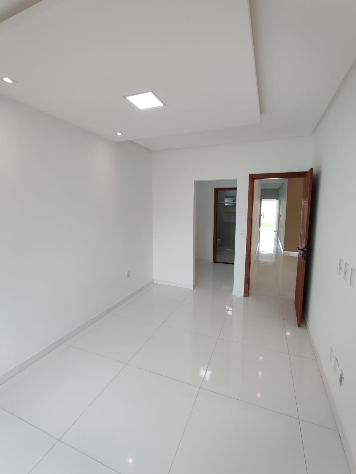 Aluga Casa Moderna com Área gourmet no Bairro Antares