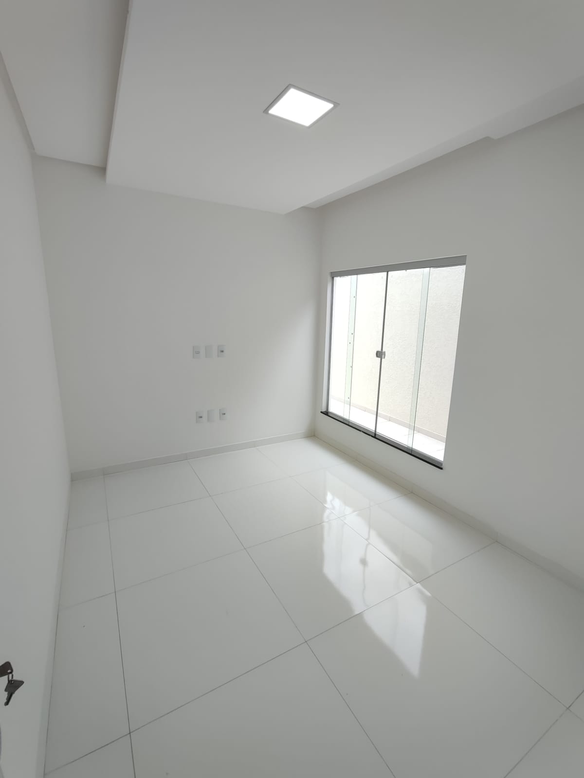 Aluga Casa Moderna com Área gourmet no Bairro Antares