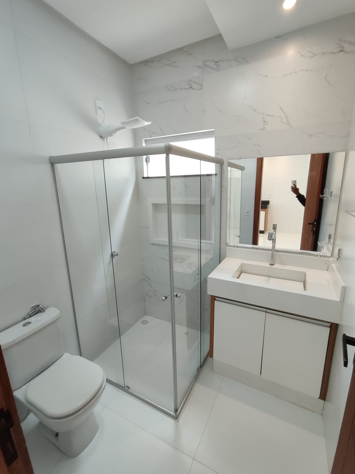 Aluga Casa Moderna com Área gourmet no Bairro Antares