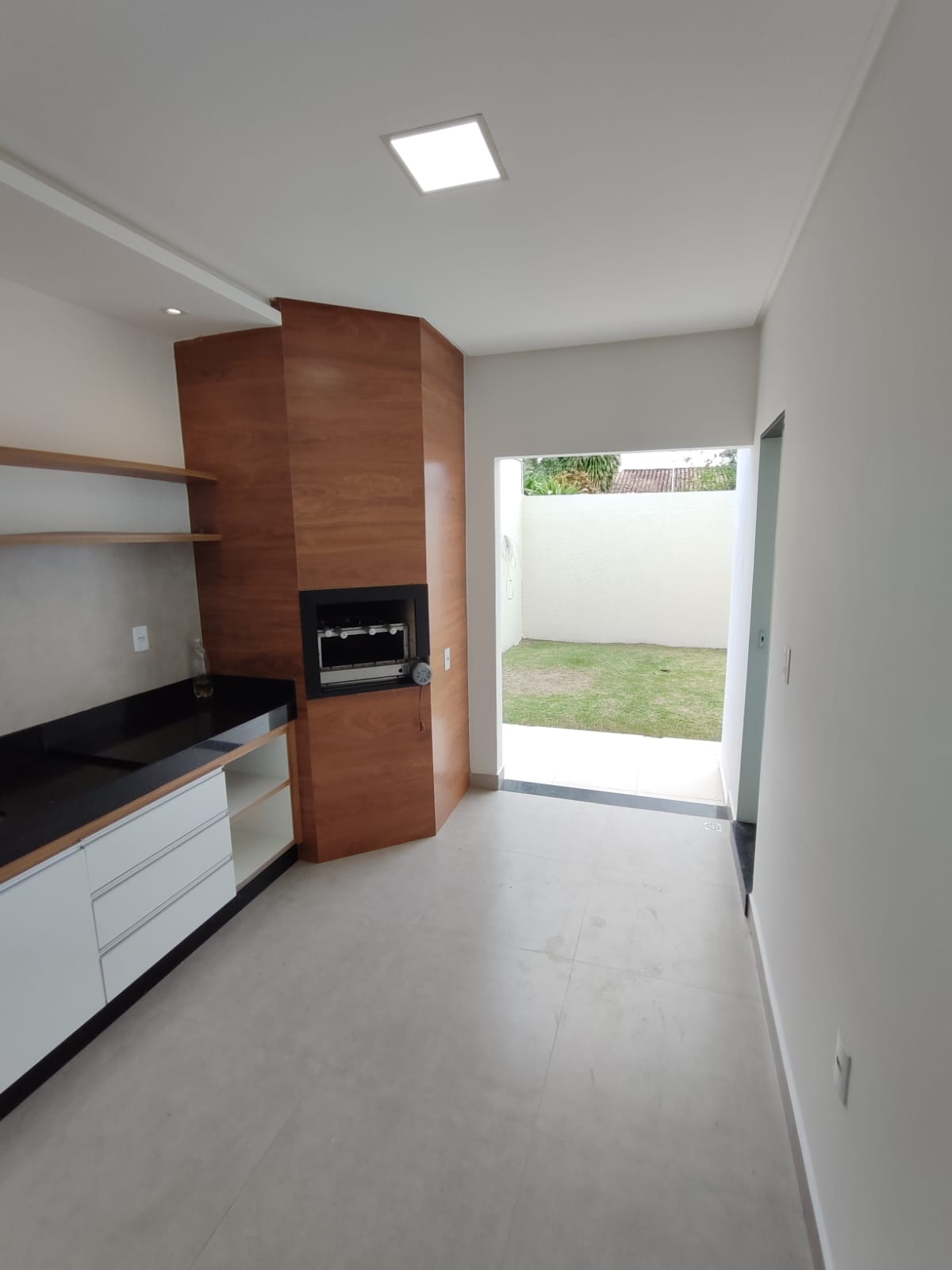 Aluga Casa Moderna com Área gourmet no Bairro Antares