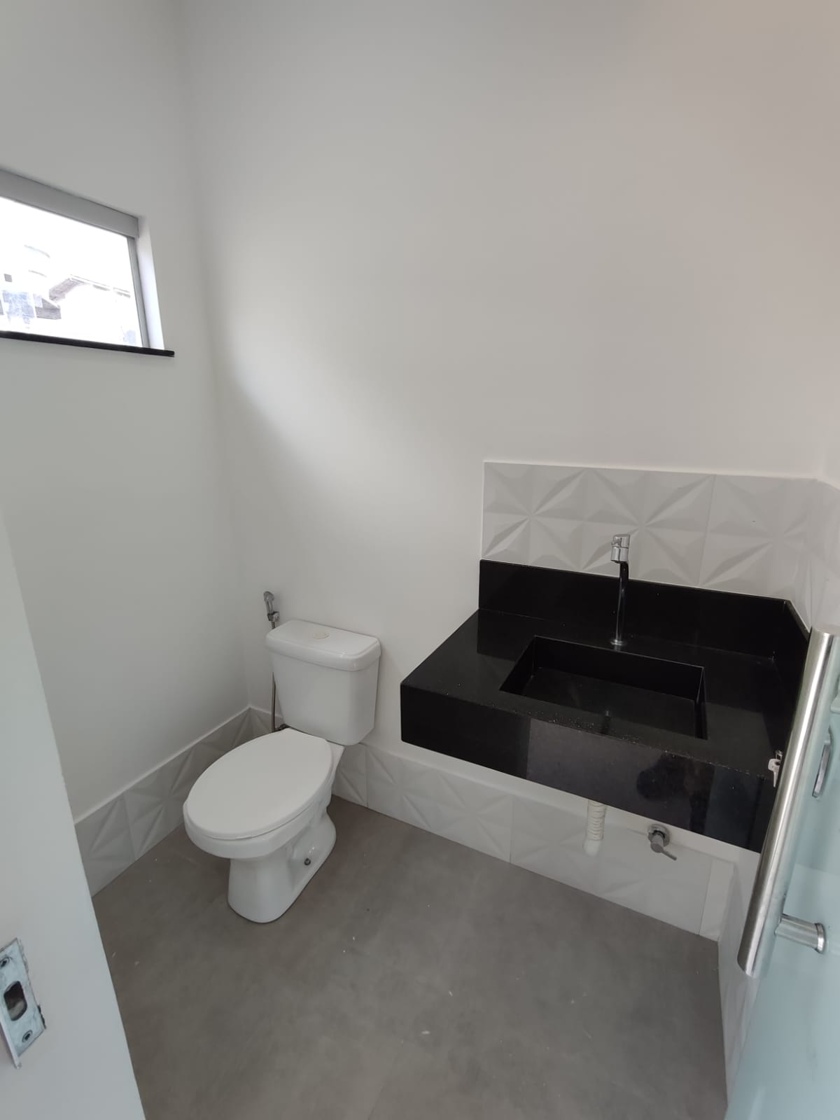 Aluga Casa Moderna com Área gourmet no Bairro Antares