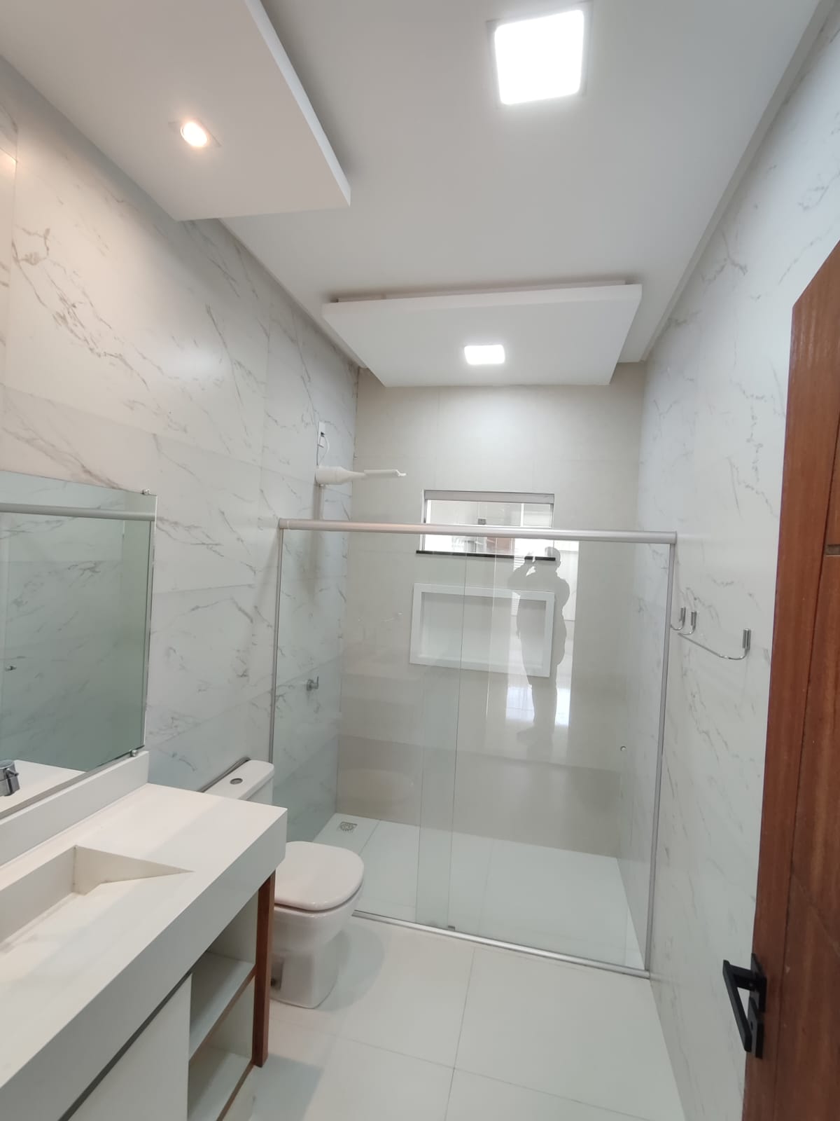 Aluga Casa Moderna com Área gourmet no Bairro Antares