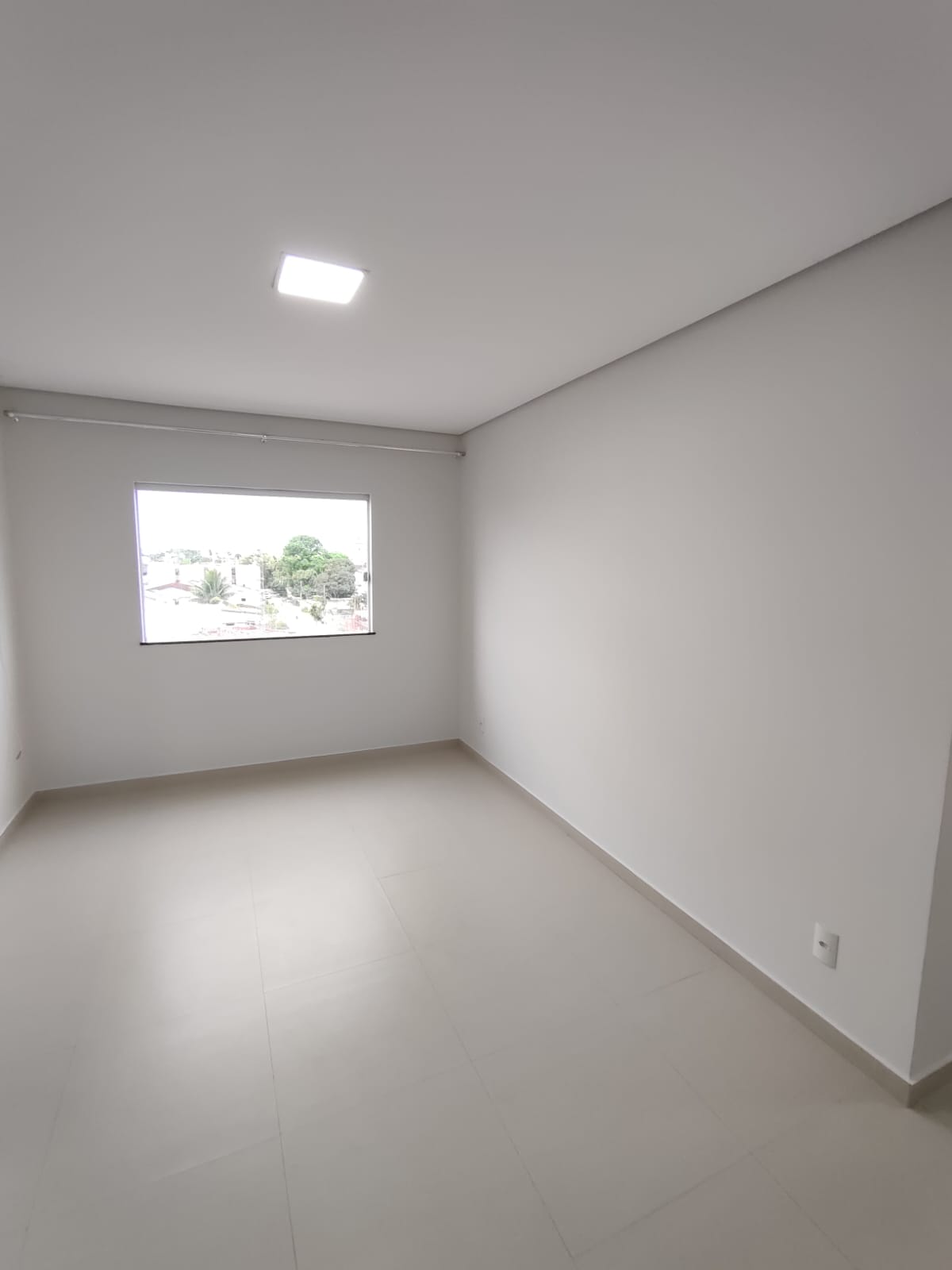 Aluga Apartamento Semimobiliado com 2/4 no Centro (Próx. a faculdade Pitágoras - 3º ANDAR)