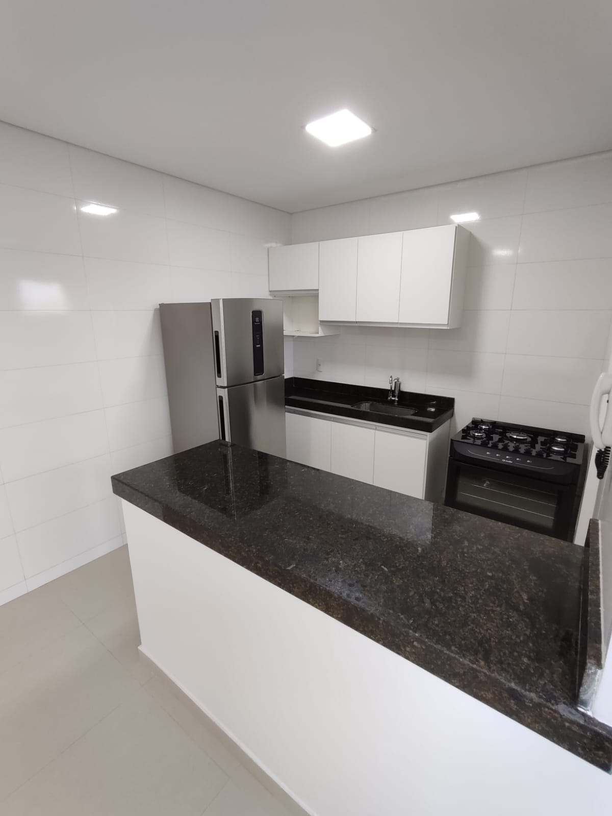 Aluga Apartamento Semimobiliado com 2/4 no Centro (Próx. a faculdade Pitágoras - 3º ANDAR)