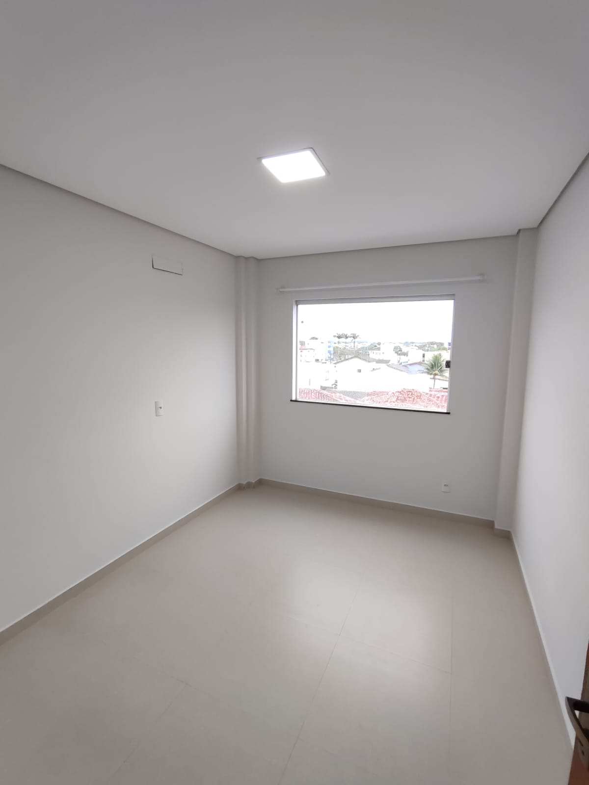 Aluga Apartamento Semimobiliado com 2/4 no Centro (Próx. a faculdade Pitágoras - 3º ANDAR)