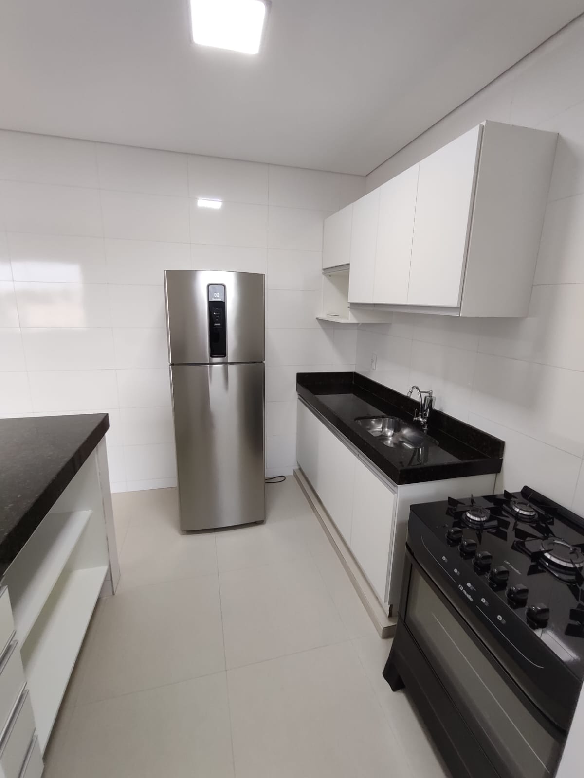 Aluga Apartamento Semimobiliado com 2/4 no Centro (Próx. a faculdade Pitágoras - 3º ANDAR)