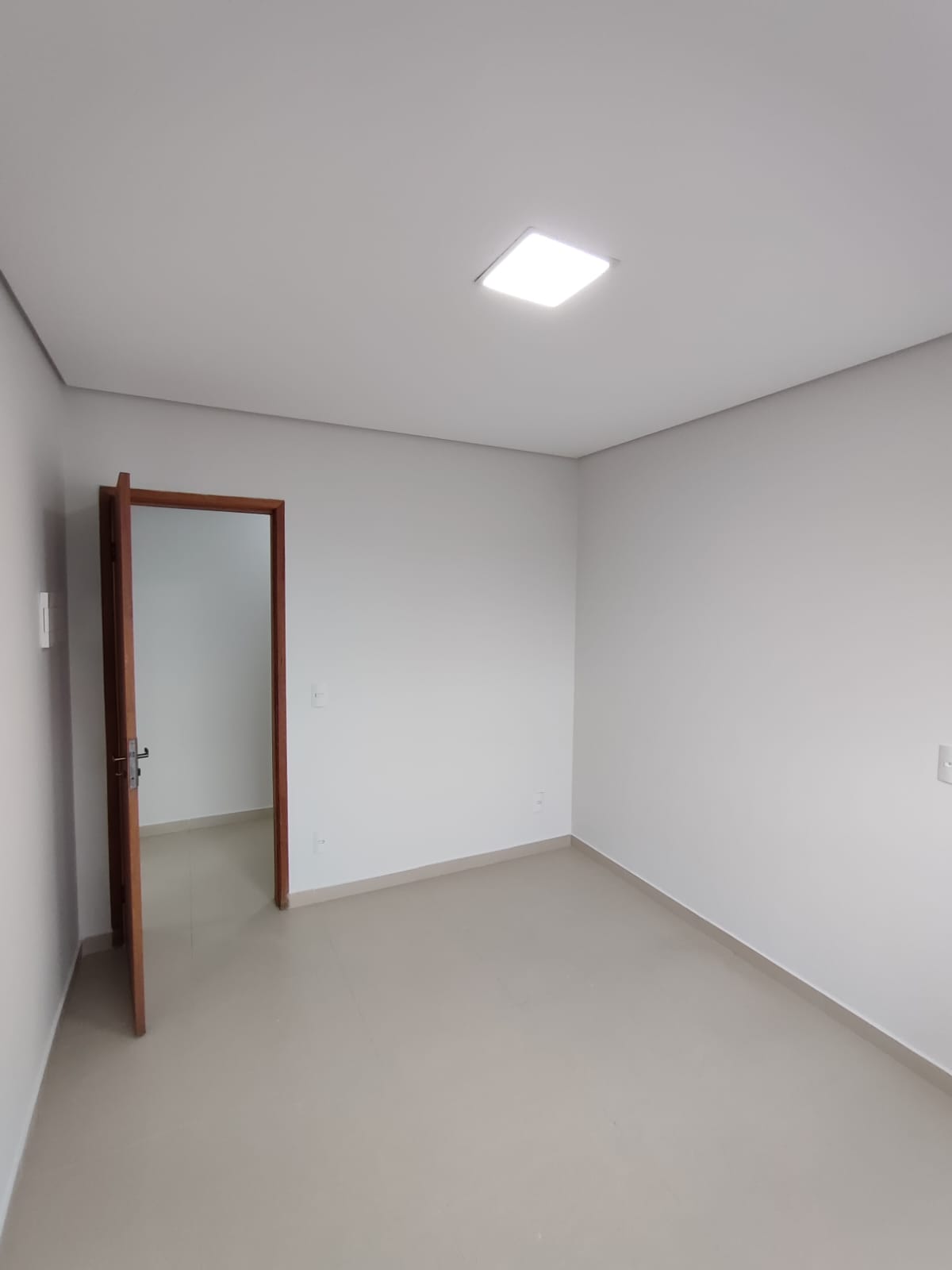 Aluga Apartamento Semimobiliado com 2/4 no Centro (Próx. a faculdade Pitágoras - 3º ANDAR)