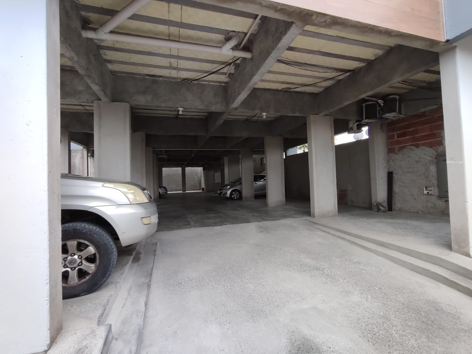 Aluga Apartamento Semimobiliado com 2/4 no Centro (Próx. a faculdade Pitágoras - 3º ANDAR)