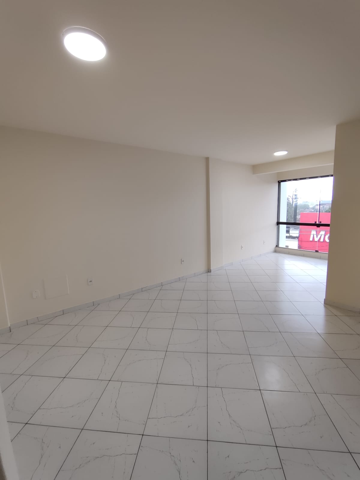 Aluga Apartamento com garagem no Centro (2º ANDAR)