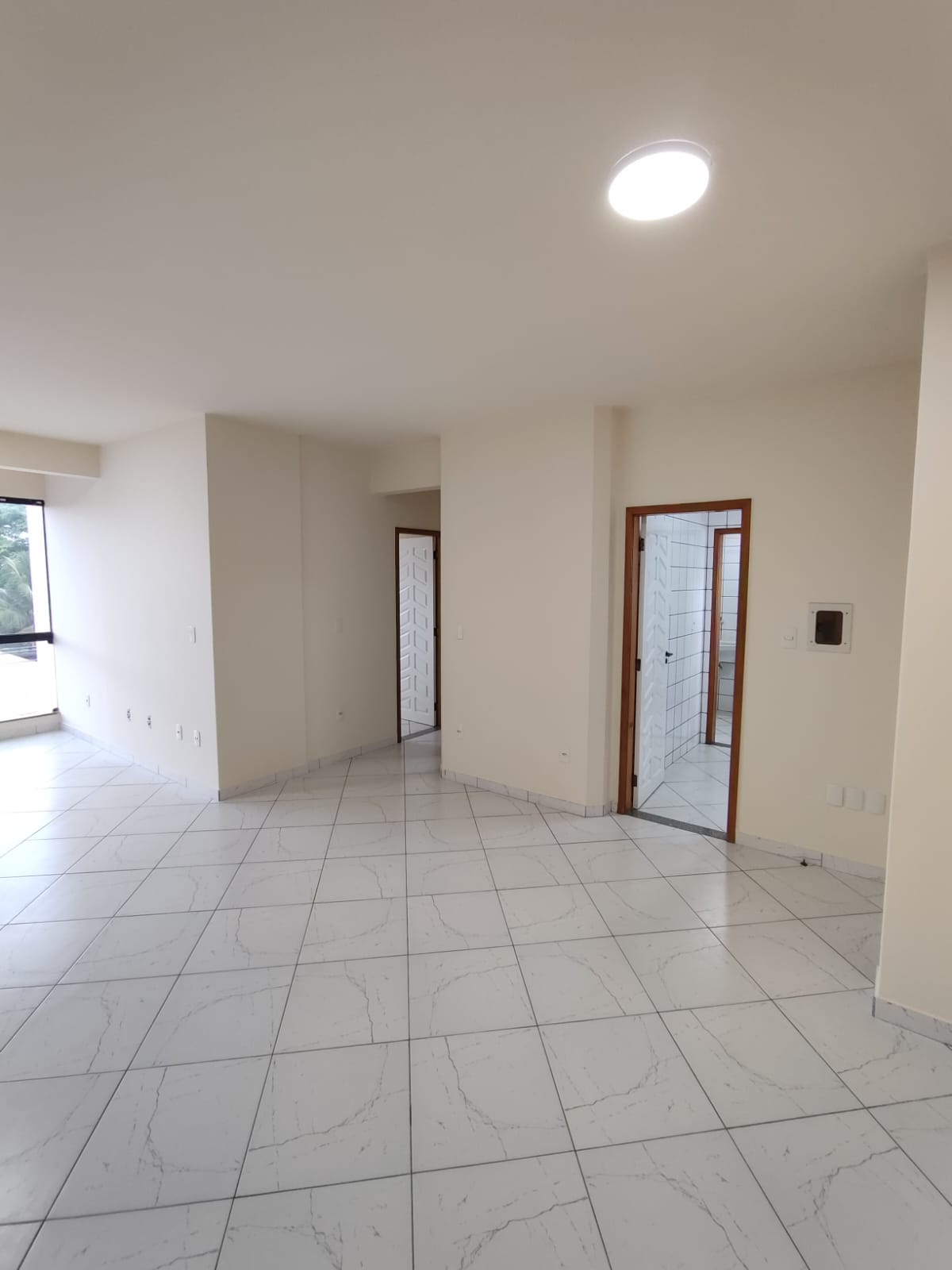 Aluga Apartamento com garagem no Centro (2º ANDAR)