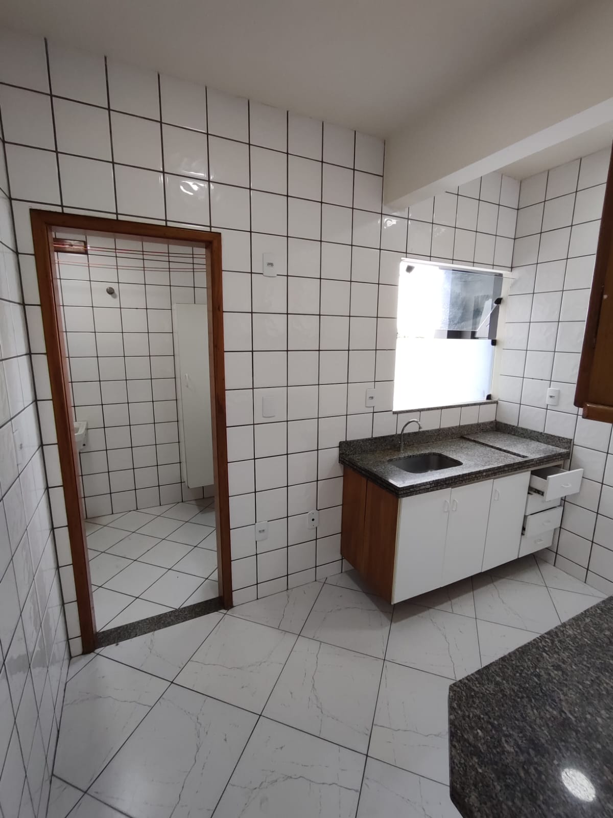 Aluga Apartamento com garagem no Centro (2º ANDAR)