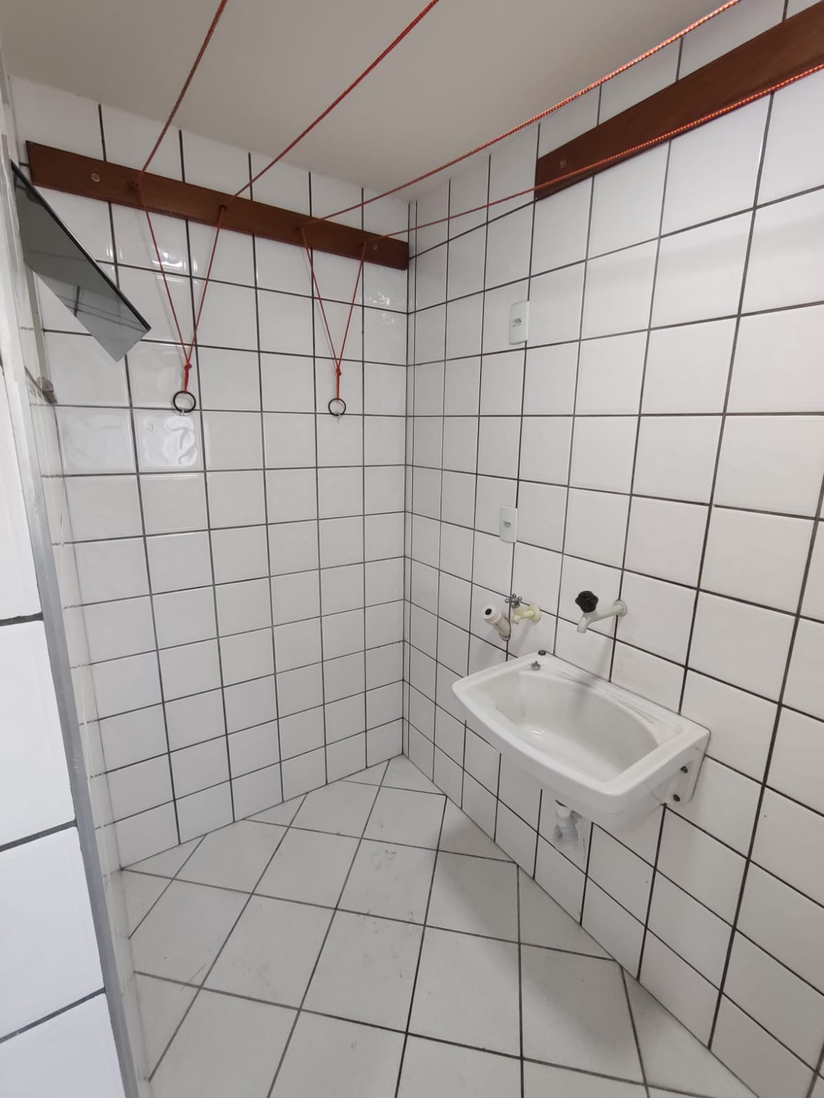 Aluga Apartamento com garagem no Centro (2º ANDAR)