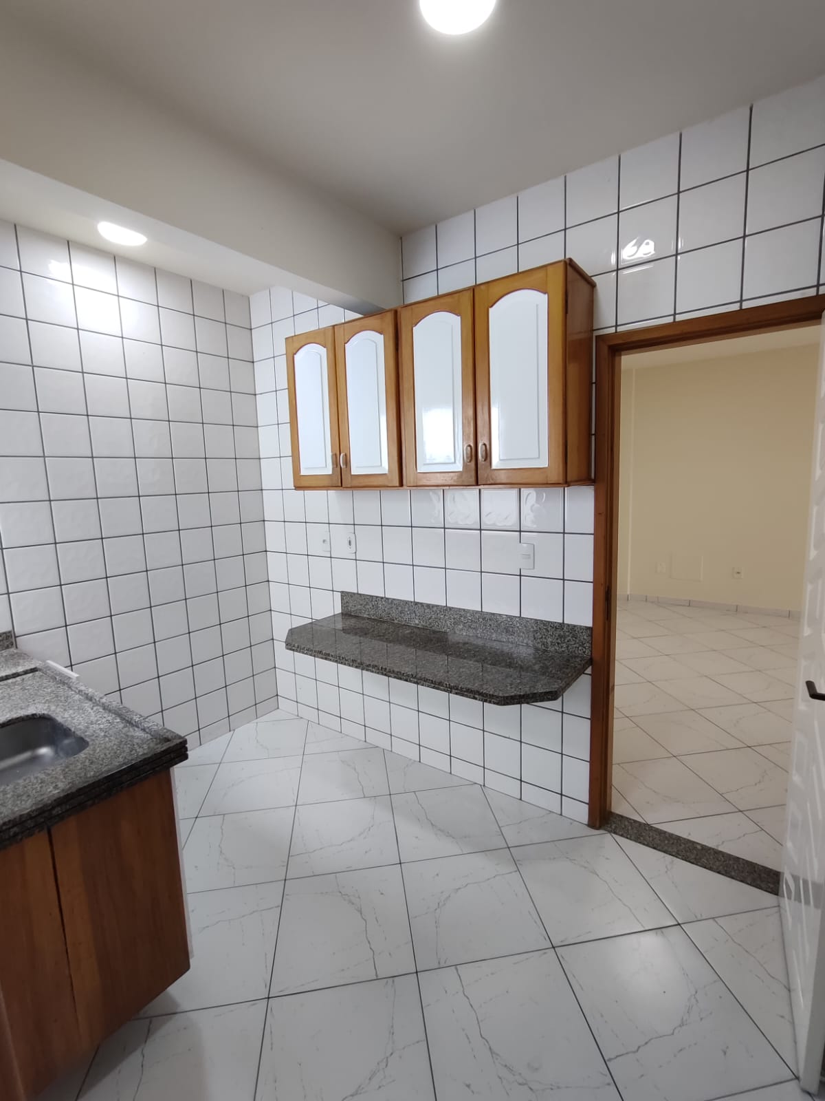 Aluga Apartamento com garagem no Centro (2º ANDAR)