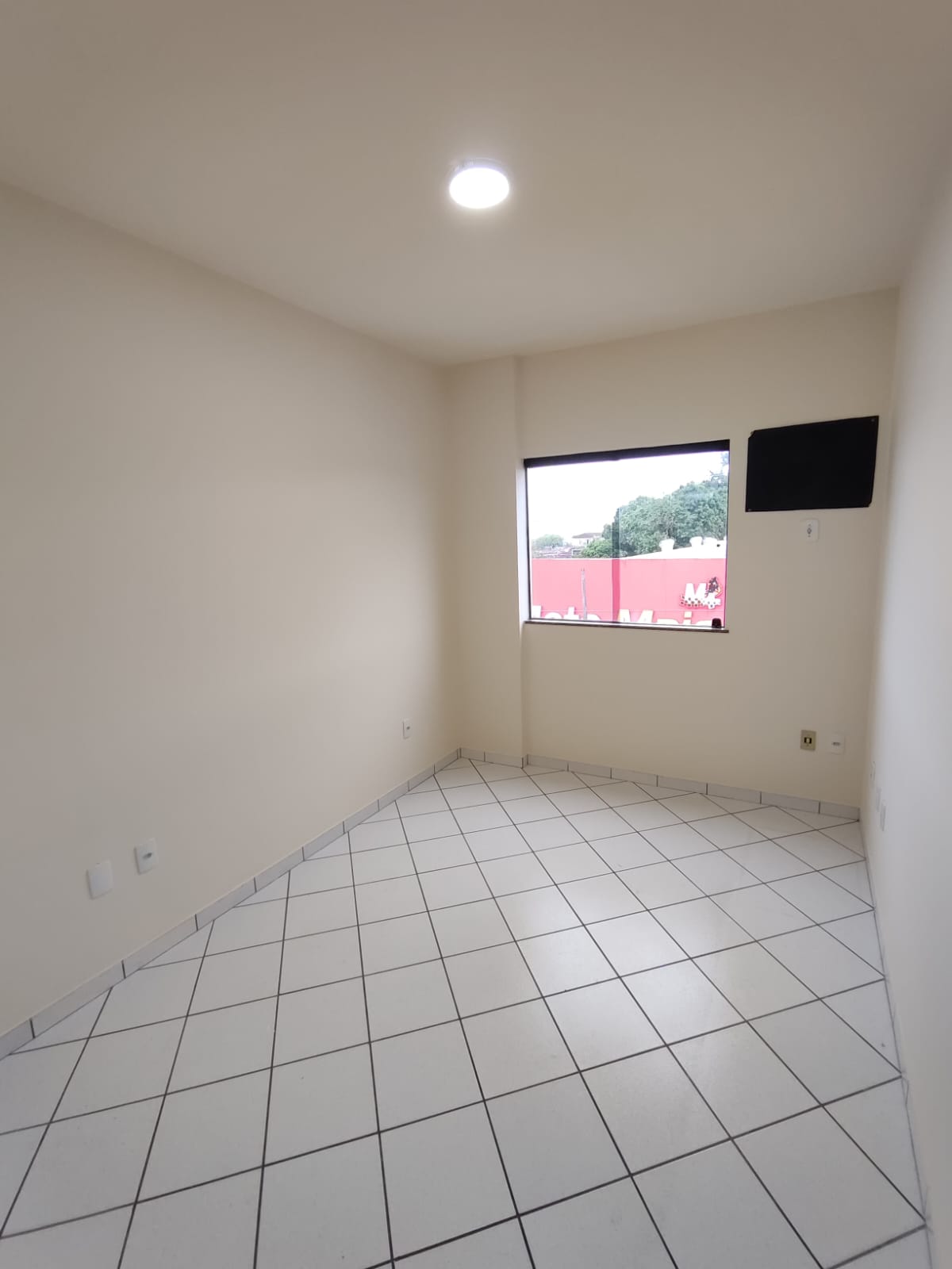 Aluga Apartamento com garagem no Centro (2º ANDAR)