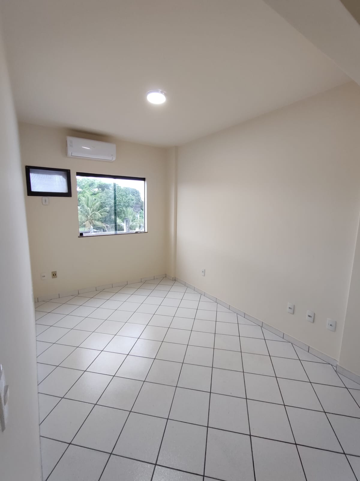 Aluga Apartamento com garagem no Centro (2º ANDAR)