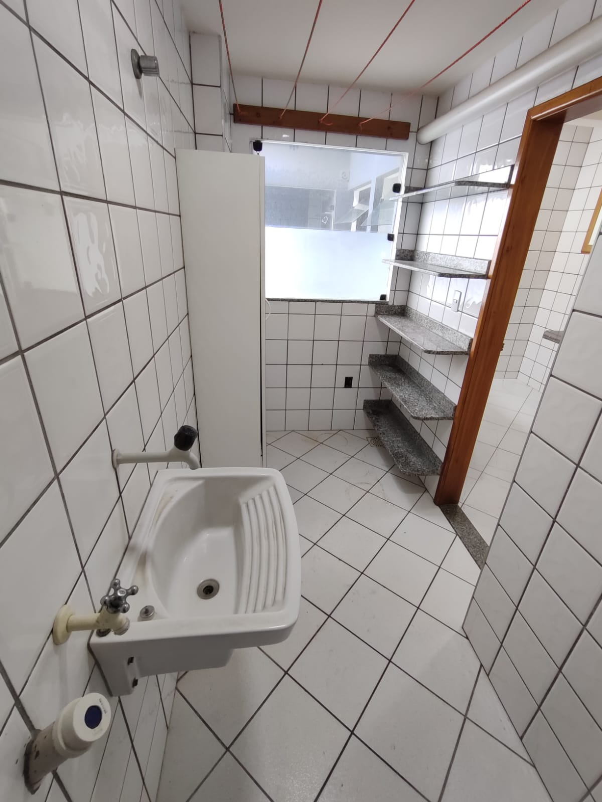 Aluga Apartamento com garagem no Centro (2º ANDAR)