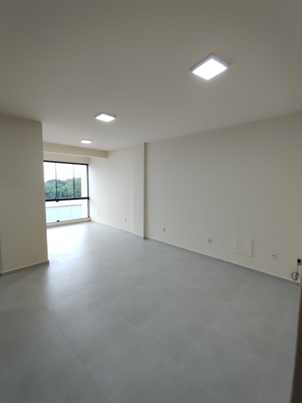 Aluga Apartamento com Garagem no Centro (2º ANDAR - FUNDOS)