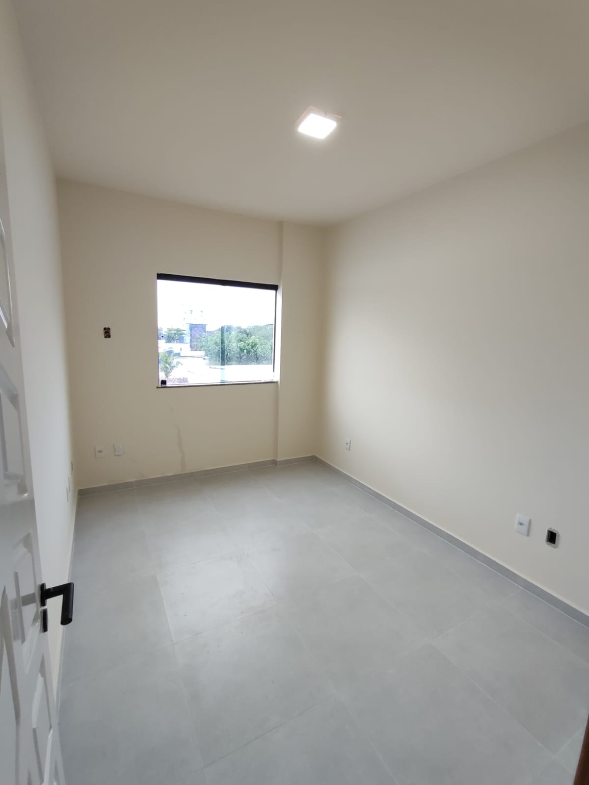 Aluga Apartamento com Garagem no Centro (2º ANDAR - FUNDOS)