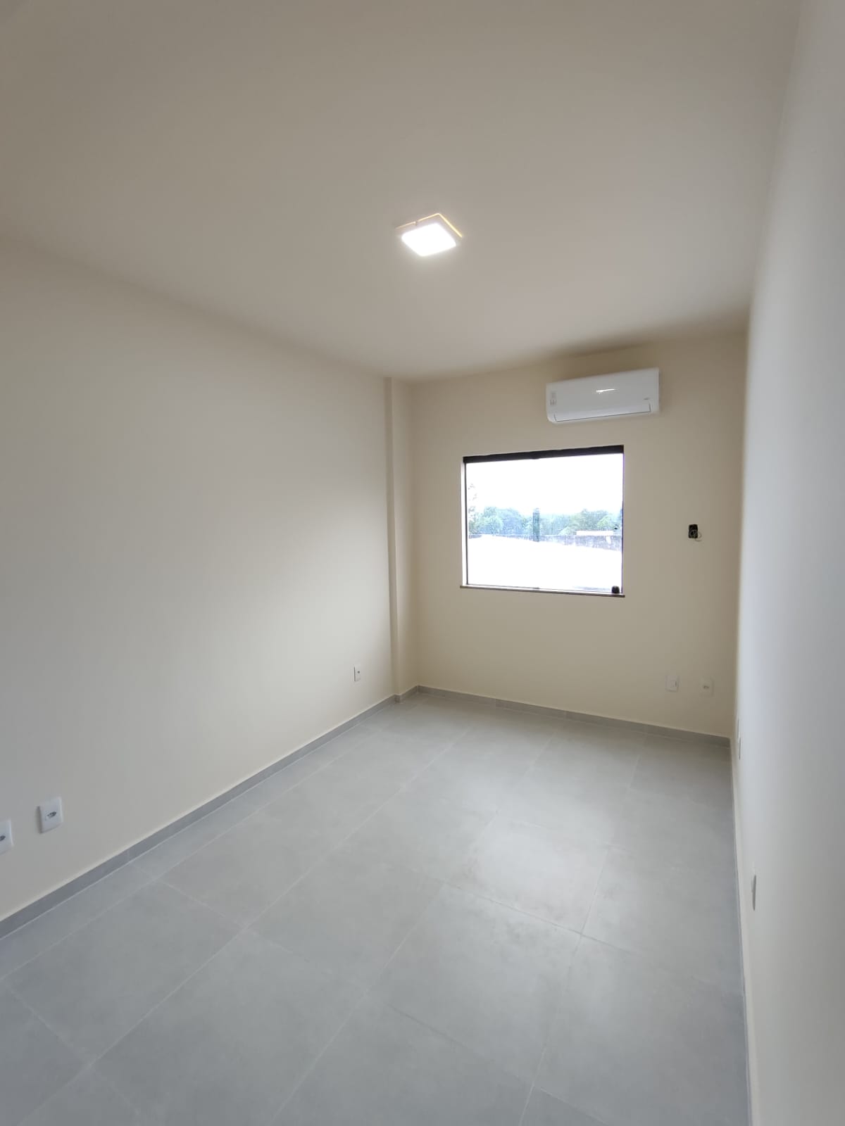 Aluga Apartamento com Garagem no Centro (2º ANDAR - FUNDOS)