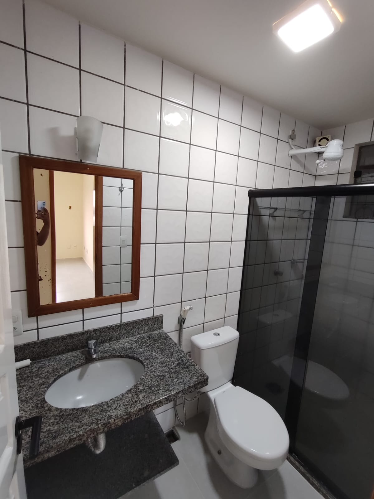 Aluga Apartamento com Garagem no Centro (2º ANDAR - FUNDOS)