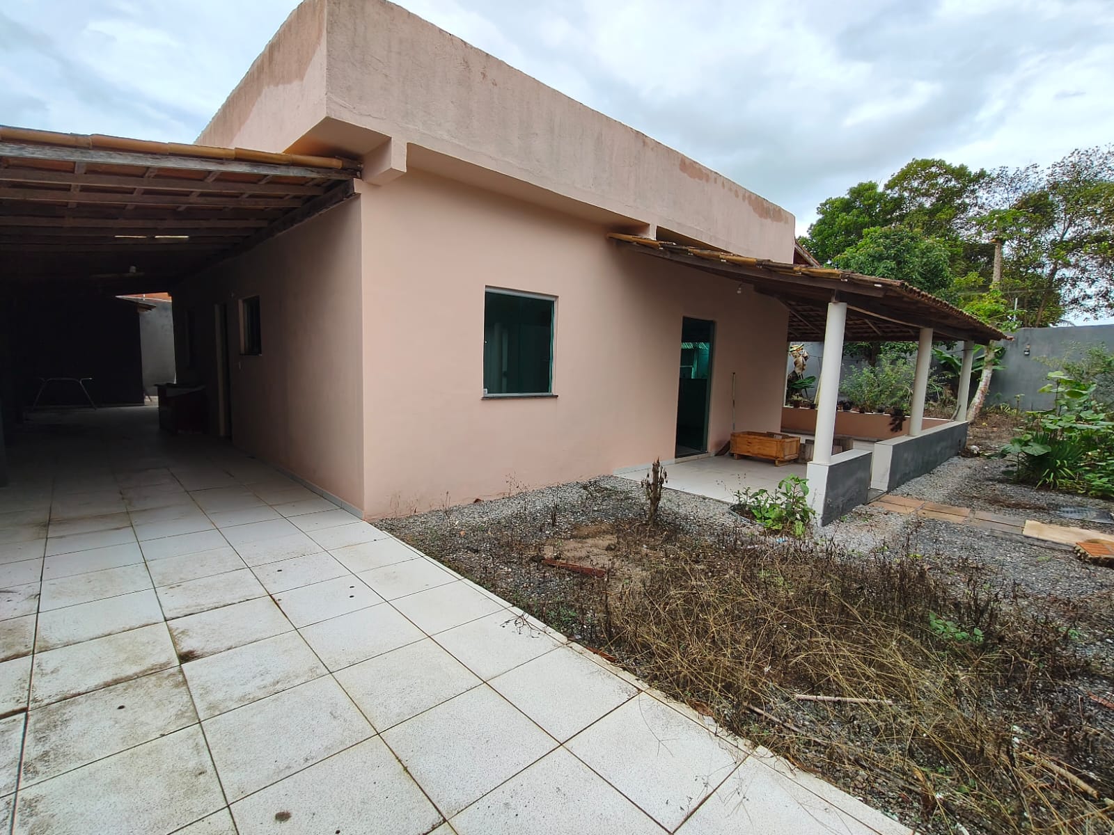 Vende Casa no Colonial 