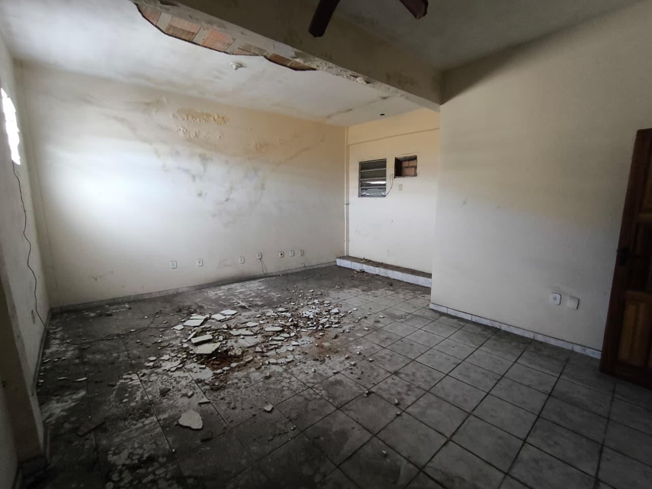 ALUGA SALAS COMERCIAIS NA AV SANTOS DUMONT 