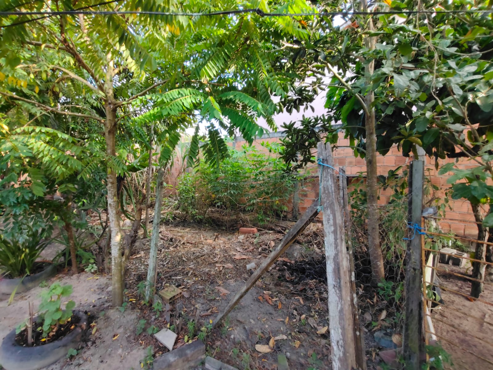 Vende casa ampla no bairro Santa Isabel