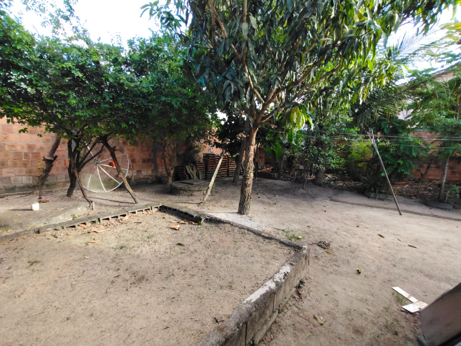 Vende casa ampla no bairro Santa Isabel