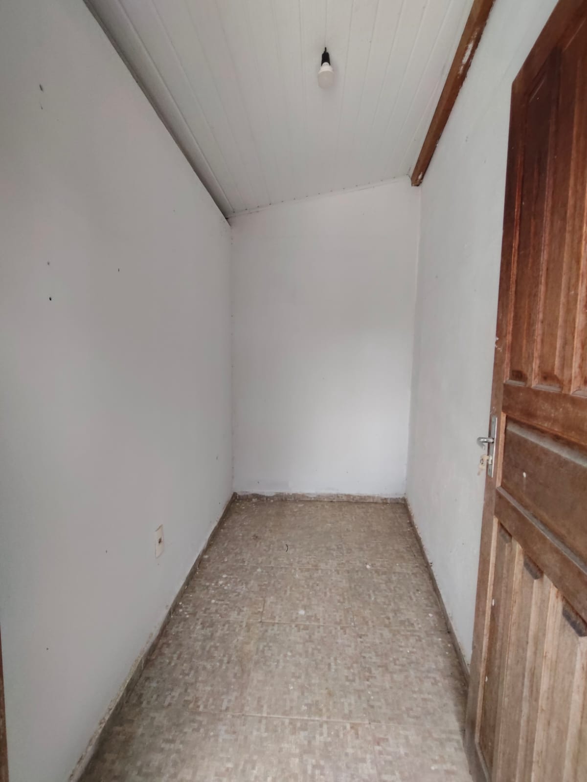 Vende bela casa no Alto Da Boa Vista/BA.