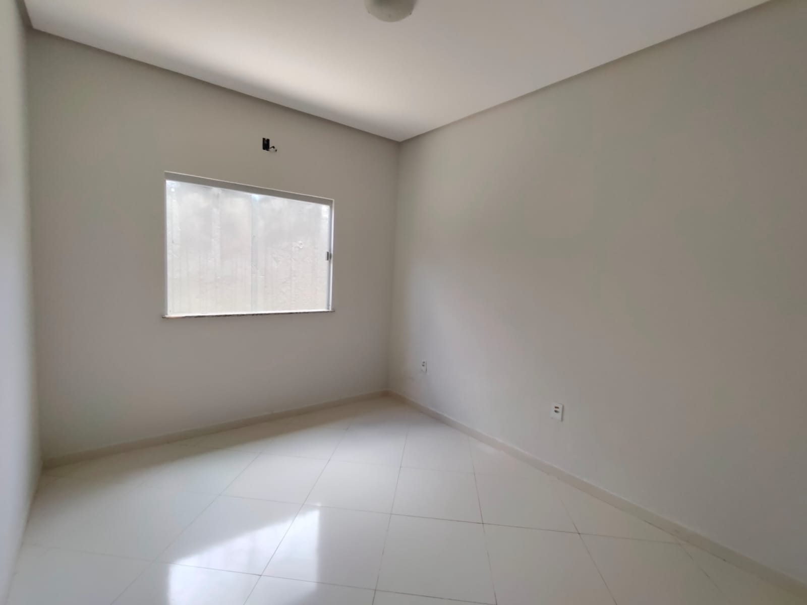 Vende bela casa no Alto Da Boa Vista/BA.