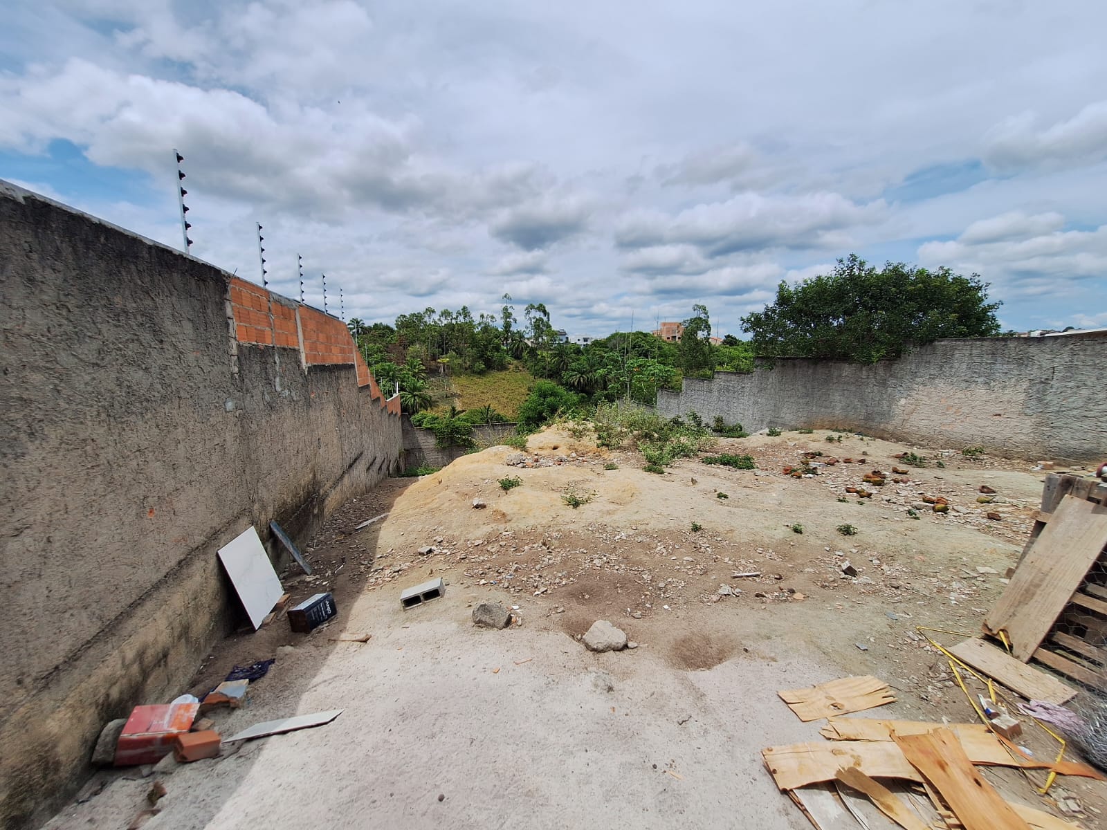 Vende Terreno no bairro Matinha (Murado e escriturado)