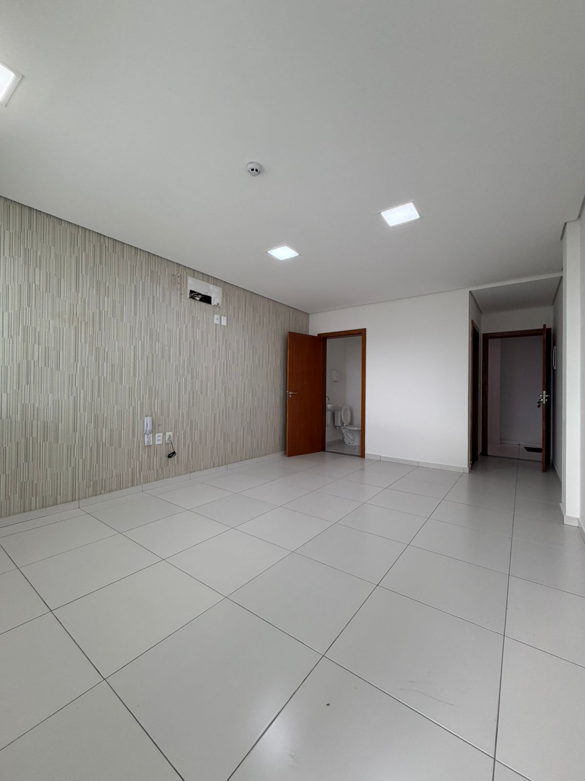Aluga sala comercial com excelente localização no Centro de Eunápolis