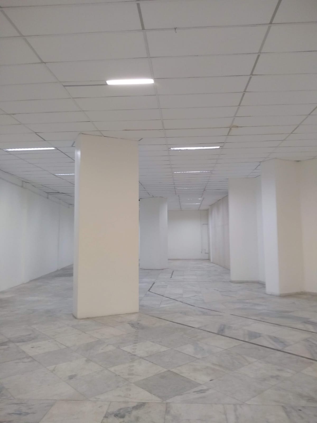 VENDE OU ALUGA PRÉDIO EM CAMAÇARI/BA