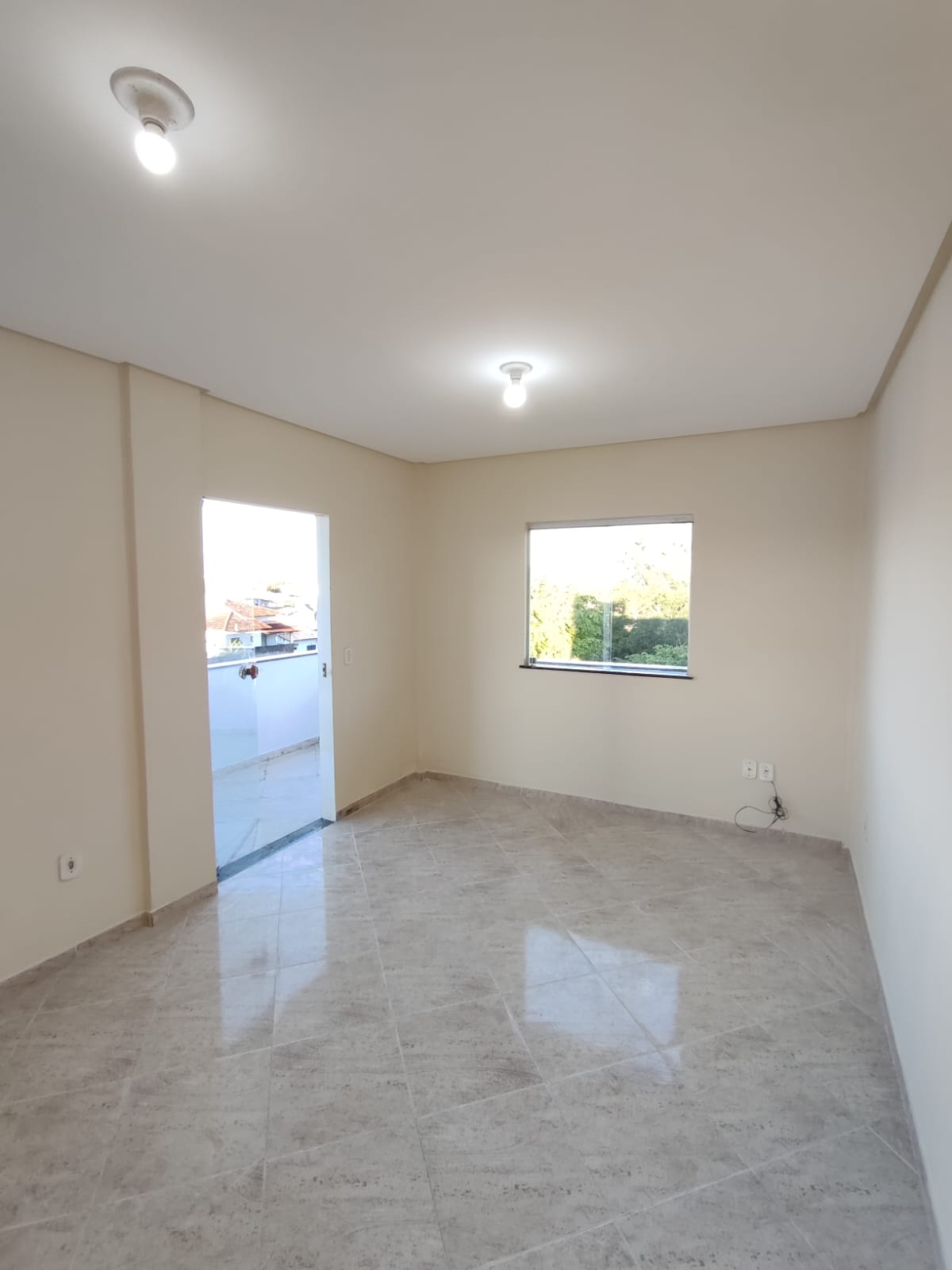 Aluga  Apartamento com 3/4 no Bairro Alamar (3º ANDAR)